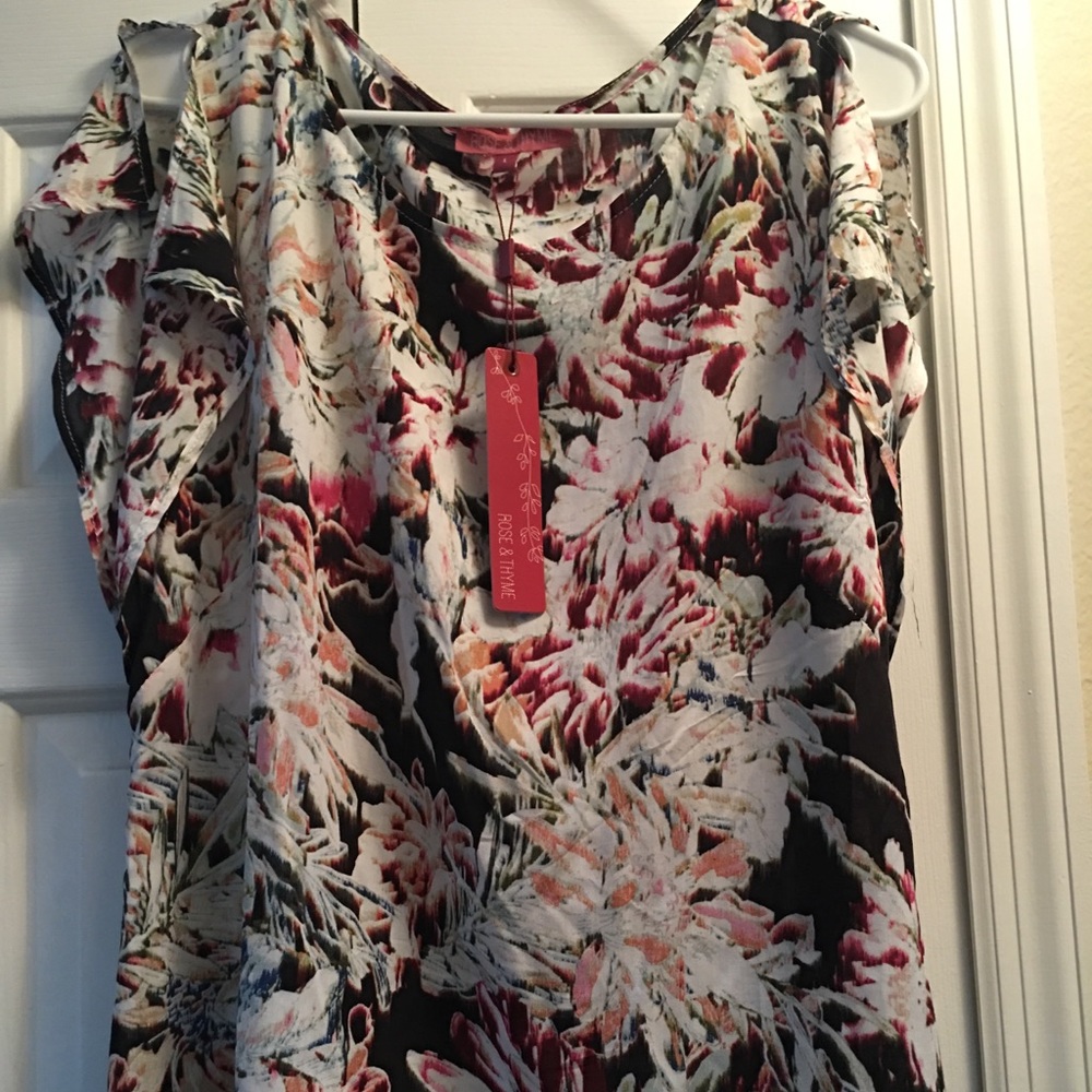 Silky floral top with split flutter sleeves